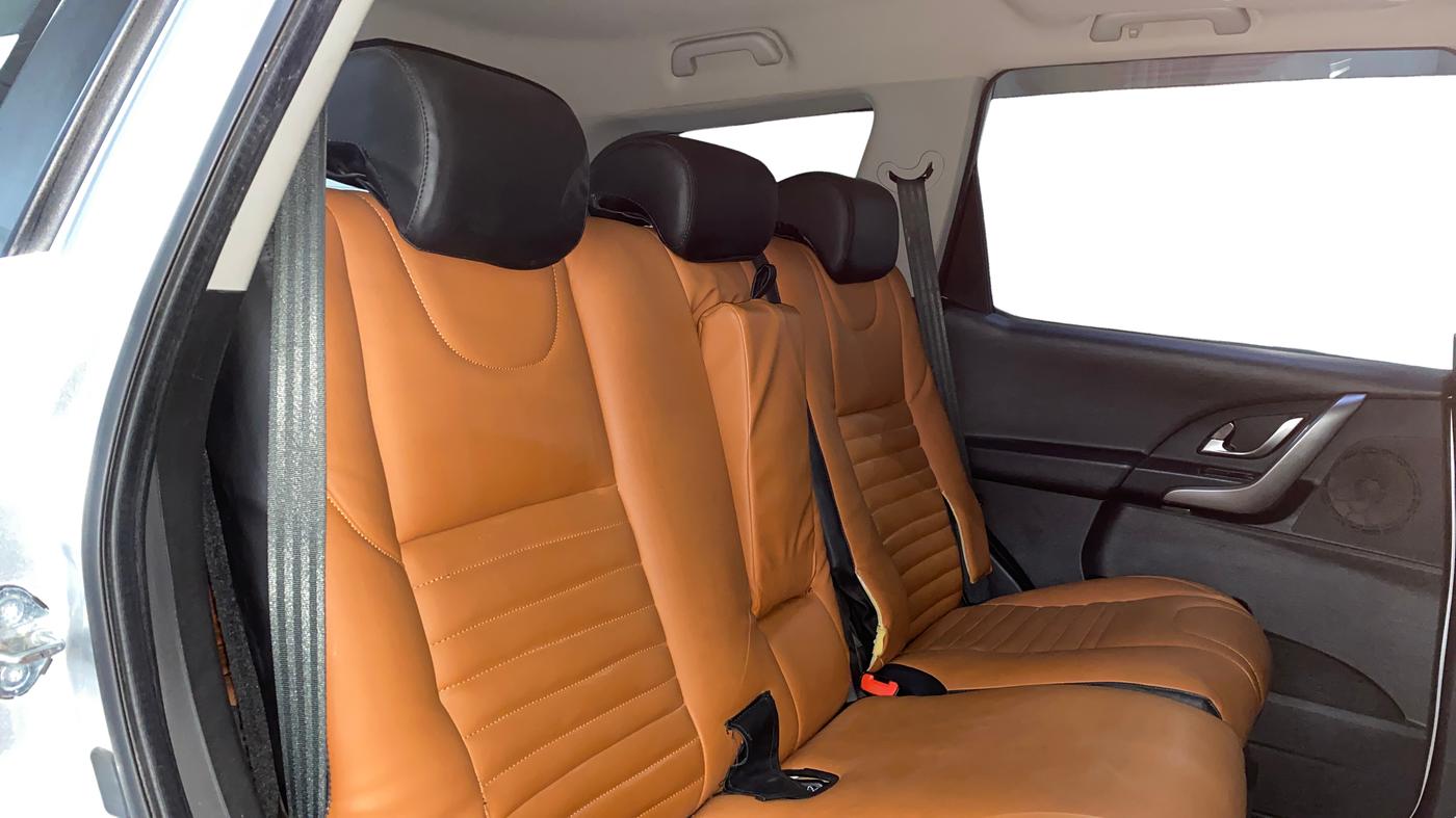 2018 Mahindra XUV500 W9 AT, Diesel, Automatic, 88,814 km, Right Side Rear Door Cabin