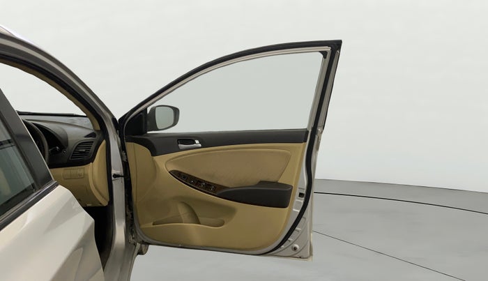 2015 Hyundai Verna FLUIDIC 4S 1.6 VTVT S, Petrol, Manual, 79,966 km, RHS Front Door