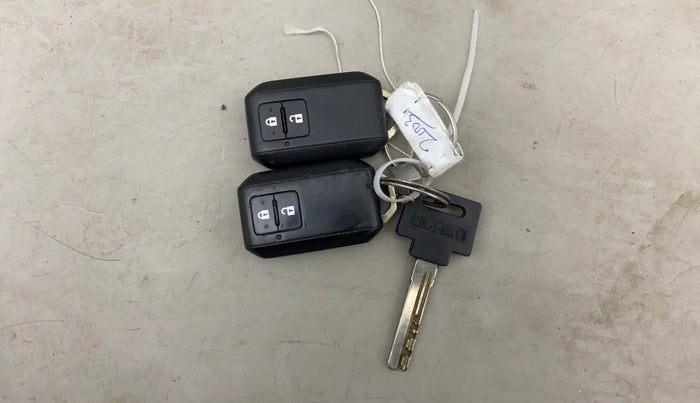 2020 Maruti XL6 ZETA AT, Petrol, Automatic, 92,000 km, Key Close Up