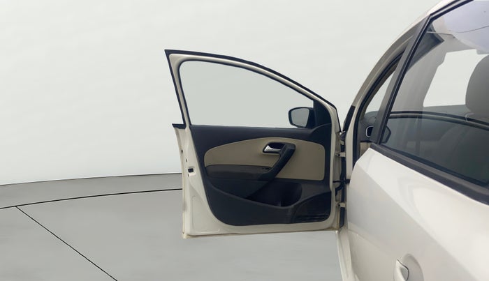 2014 Volkswagen Polo HIGHLINE1.2L, Petrol, Manual, 1,18,268 km, LHS Front Door