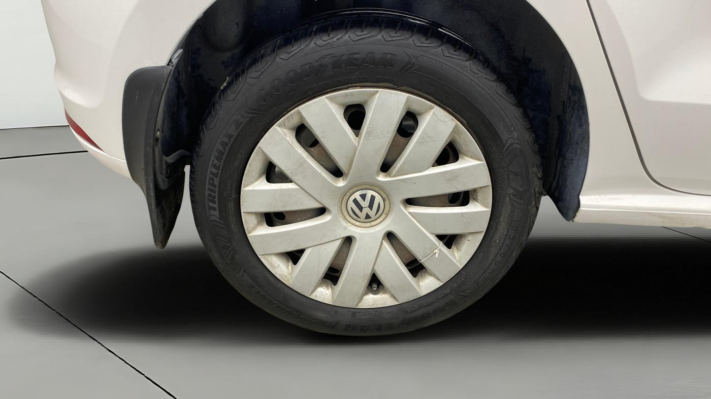 2015 Volkswagen Polo COMFORTLINE 1.2L, Petrol, Manual, 71,767 km, Right Rear Wheel
