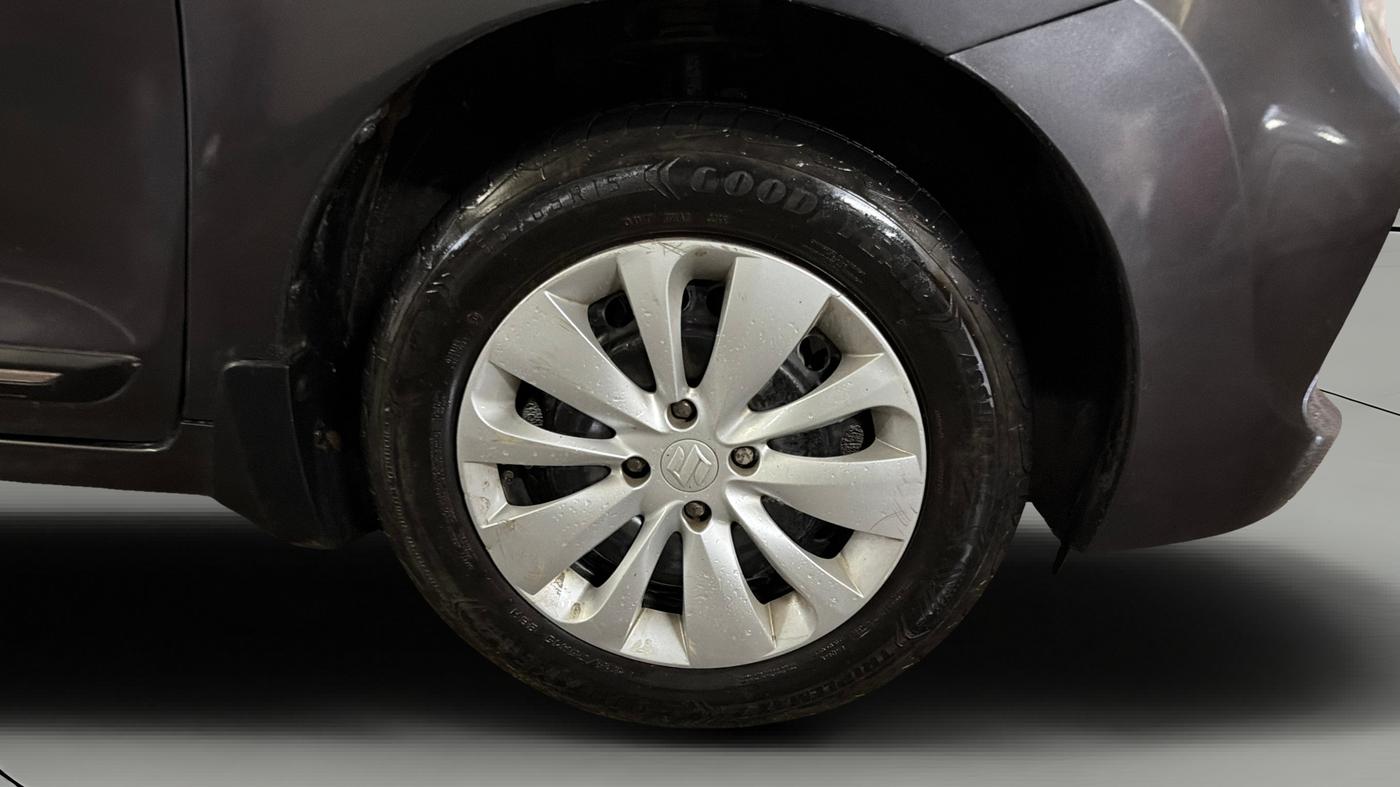 2017 Maruti Baleno DELTA PETROL 1.2, Petrol, Manual, 84,221 km, Right Front Wheel