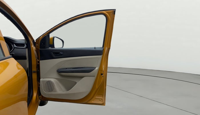 2020 Renault TRIBER RXL MT, Petrol, Manual, 93,801 km, RHS Front Door