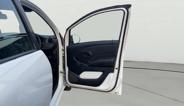 2017 Datsun Redi Go T (O), Petrol, Manual, 56,910 km, RHS Front Door