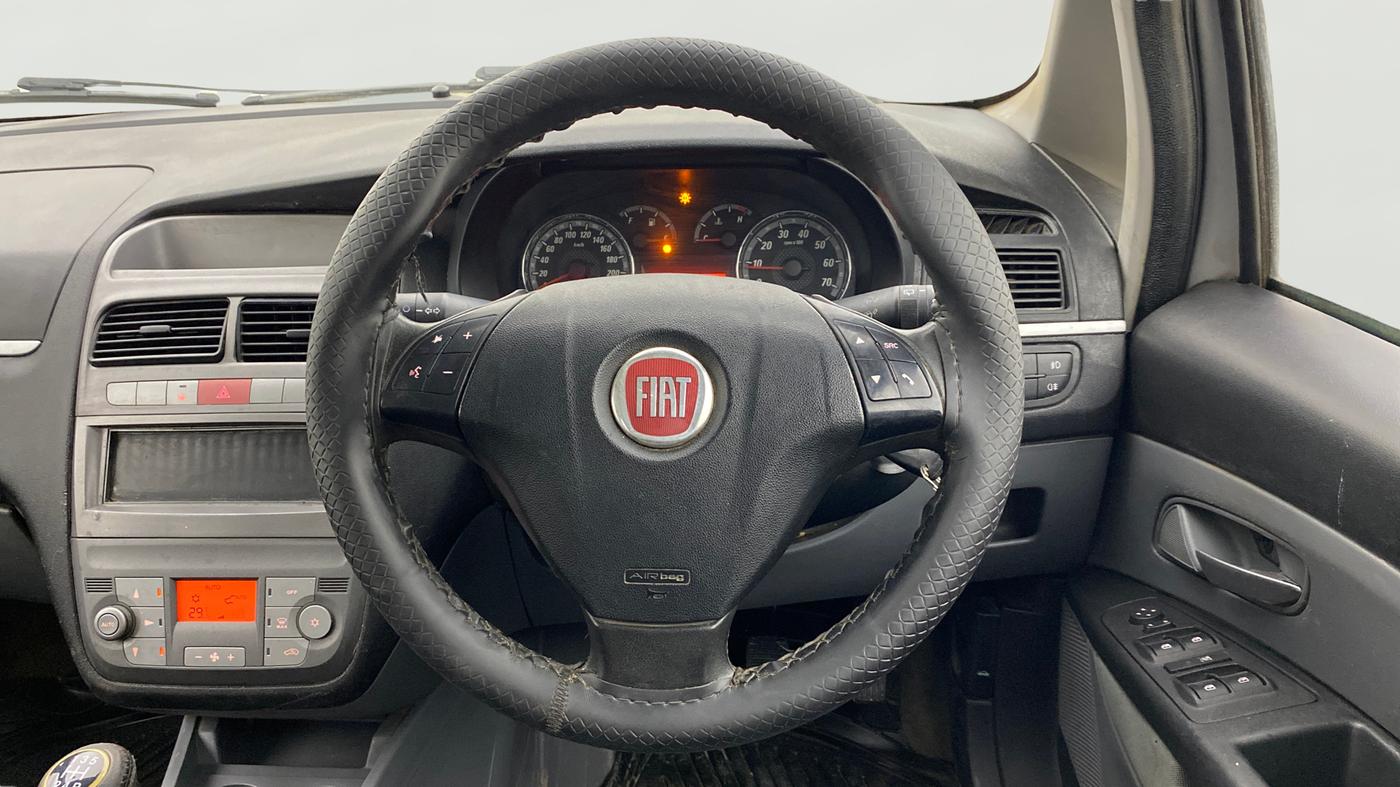 2014 Fiat Grand Punto EMOTION PACK 1.3 90 HP, Diesel, Manual, 1,18,542 km, Steering Wheel Close Up