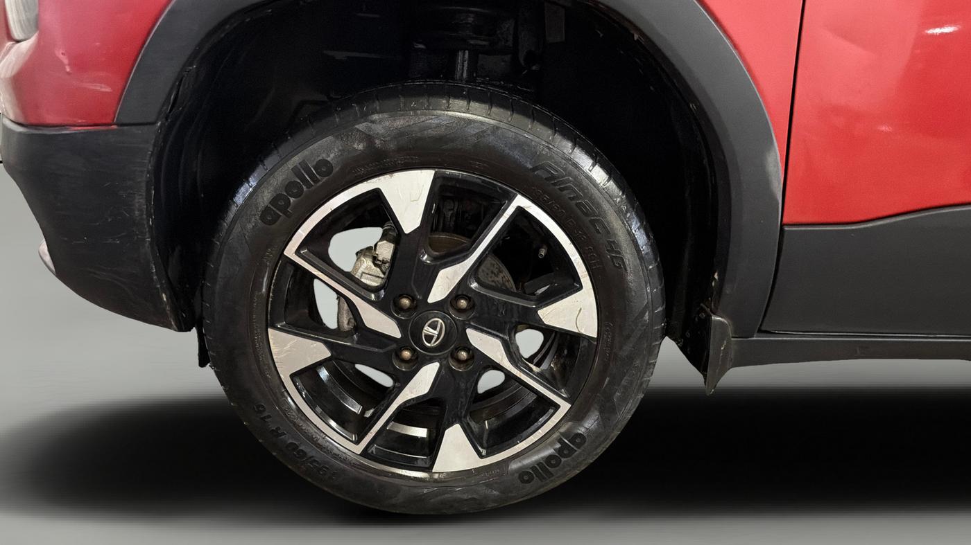 2022 Tata PUNCH  ACCOMPLISHED AMT CAMO EDITION, Petrol, Automatic, 33,734 km, Left Front Wheel