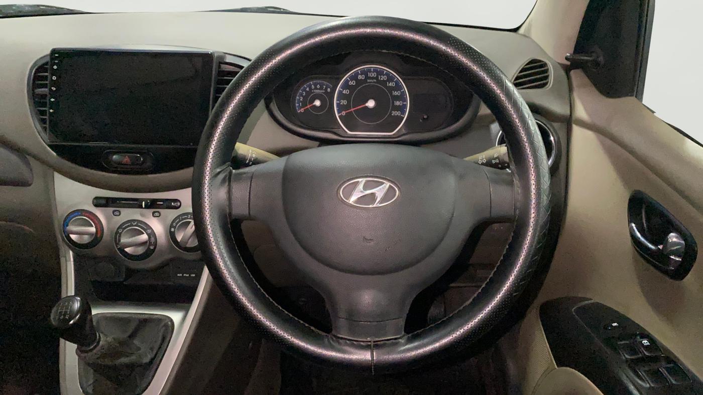 2014 Hyundai i10 SPORTZ 1.1, Petrol, Manual, 80,125 km, Steering Wheel Close Up