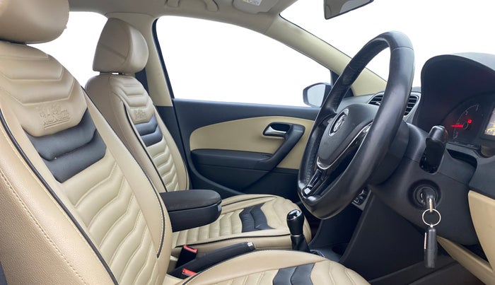 2017 Volkswagen Polo HIGHLINE1.5L, Diesel, Manual, 96,934 km, Right Side Front Door Cabin