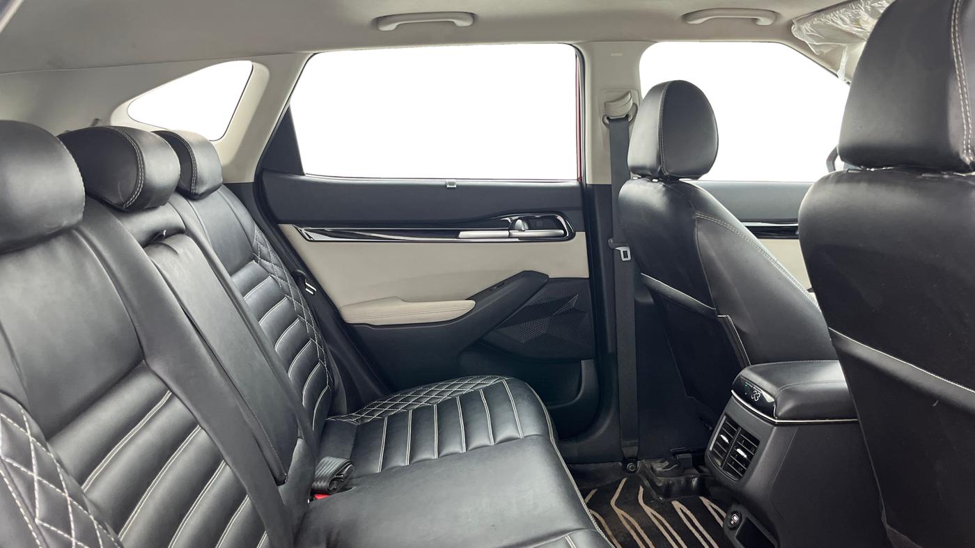 2023 KIA SELTOS  HTX 1.5 PETROL MT, Petrol, Manual, 31,755 km, Right Side Rear Door Cabin
