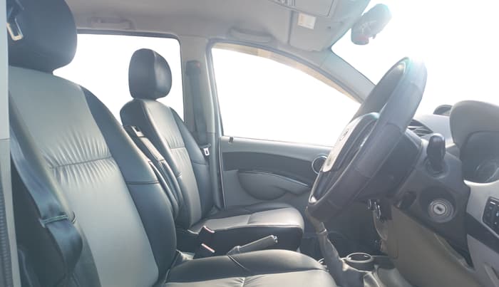 2016 Mahindra NUVOSPORT N8, Diesel, Manual, 1,00,561 km, Right Side Front Door Cabin
