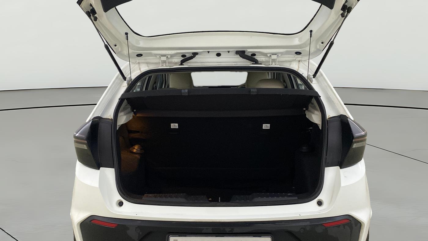 2026 Tata ALTROZ Accomplished S Petrol 6DCT, Petrol, Automatic, 6,892 km, Boot Open Zoomed View