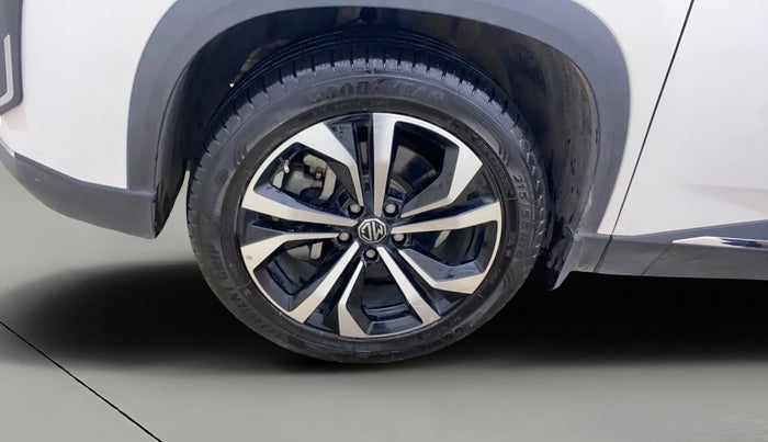 2024 MG HECTOR PLUS SHARP PRO 1.5 TURBO MT 7 STR, Petrol, Manual, 11,010 km, Left Front Wheel