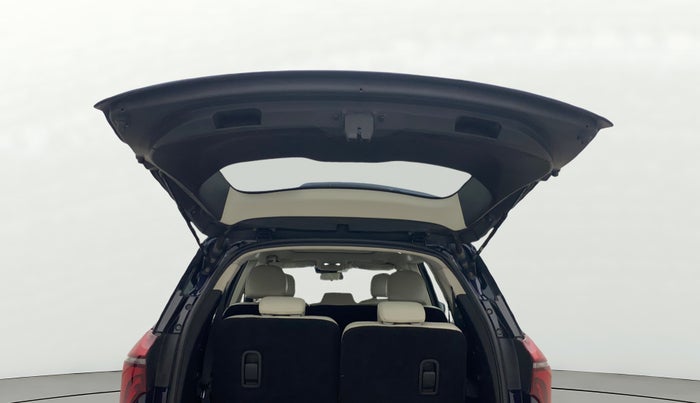 2023 Mahindra XUV700 AX 7 D AT 7 STR, Diesel, Automatic, 87,623 km, Boot Door Open