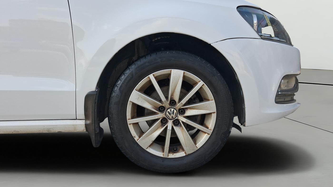 2016 Volkswagen Polo HIGHLINE1.2L, Petrol, Manual, 1,07,443 km, Right Front Wheel