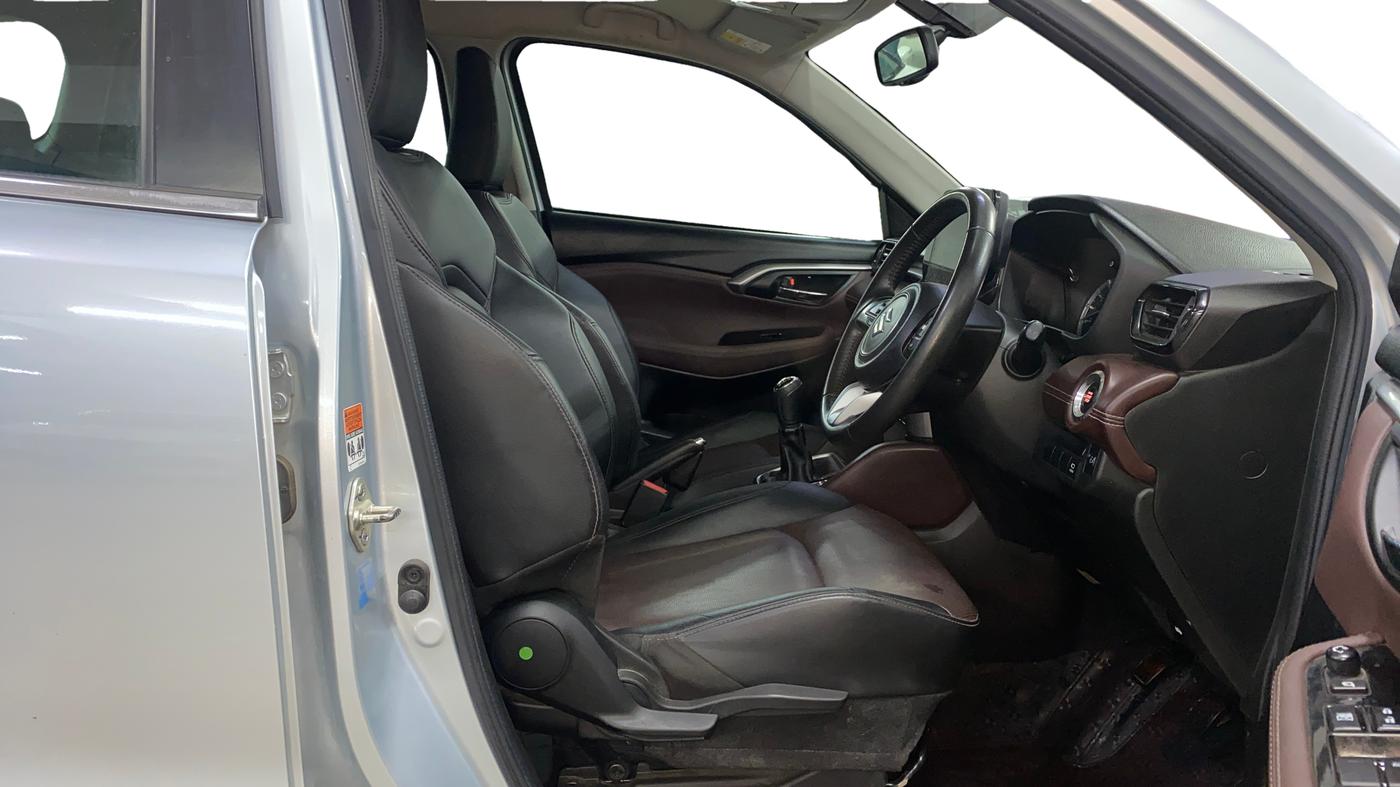 2022 Maruti Grand Vitara ALPHA SMART HYBRID, Petrol, Manual, 38,356 km, Right Side Front Door Cabin
