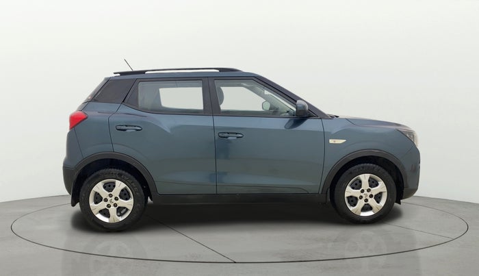 2023 Mahindra XUV300 W6 1.2 PETROL AMT, Petrol, Automatic, 27,860 km, Right Side View