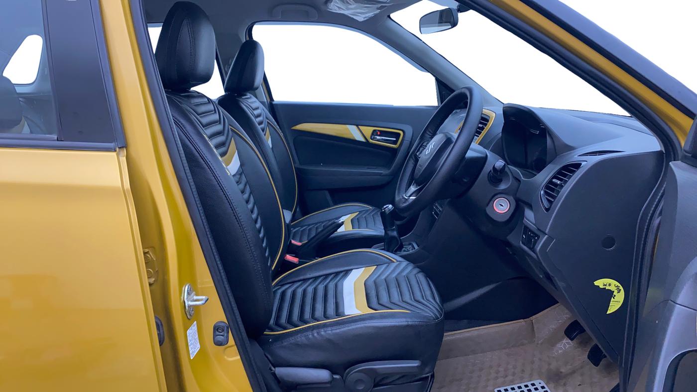 2017 Maruti Vitara Brezza ZDI, Diesel, Manual, 1,14,209 km, Right Side Front Door Cabin