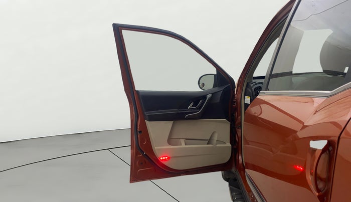 2016 Mahindra XUV500 W10 AT, Diesel, Automatic, 72,178 km, LHS Front Door