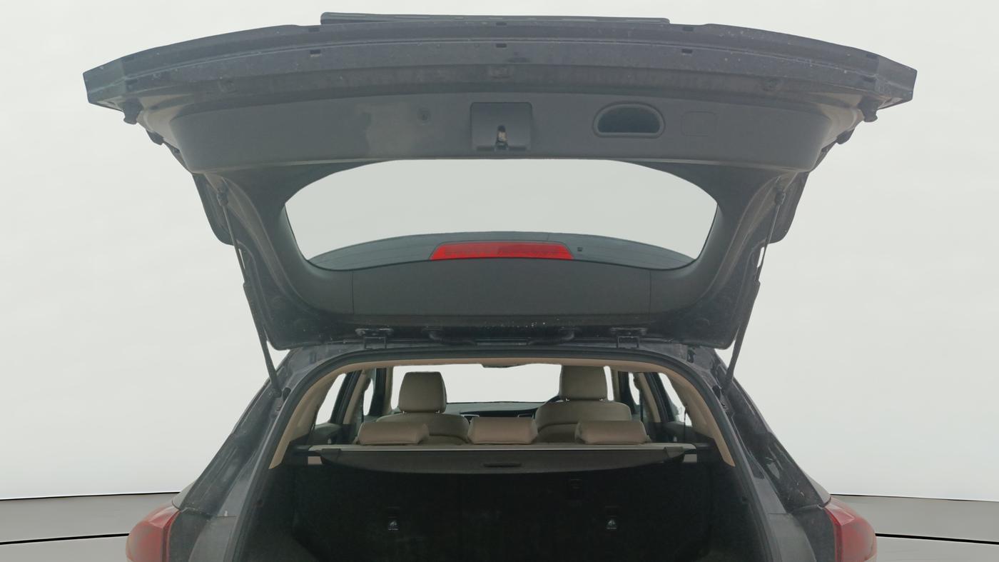 2018 Hyundai Tucson 2WD AT GL DIESEL
, Diesel, Automatic, 1,43,838 km, Boot Door Open