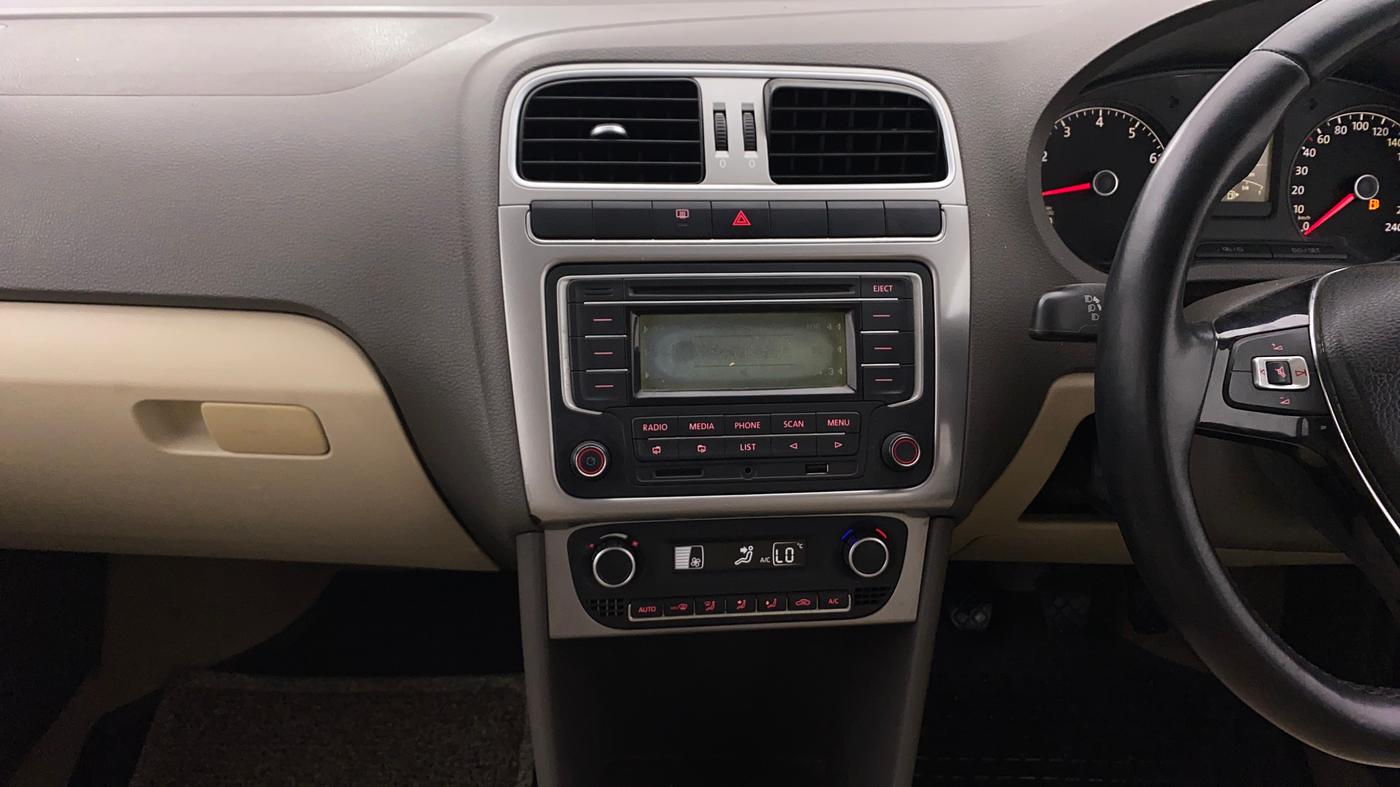 2015 Volkswagen Vento HIGHLINE 1.6 MPI, Petrol, Manual, 57,363 km, Air Conditioner