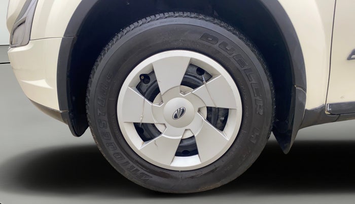 2015 Mahindra XUV500 W6, Diesel, Manual, 1,24,192 km, Left Front Wheel