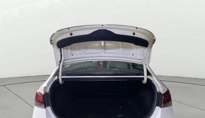 2017 Hyundai Verna 1.6 VTVT SX (O) AT, Petrol, Automatic, 43,739 km, Boot Door Open