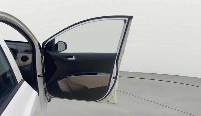 2017 Hyundai Grand i10 SPORTZ 1.2 KAPPA VTVT, Petrol, Manual, 1,27,820 km, RHS Front Door