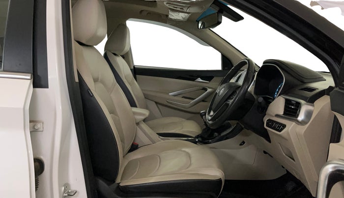 2021 MG HECTOR SHARP HYBRID 1.5 PETROL DUAL TONE, Petrol, Manual, 43,608 km, Right Side Front Door Cabin