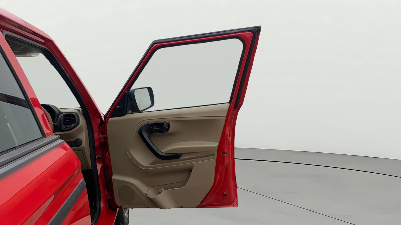 2021 Mahindra BOLERO NEO N 4, Diesel, Manual, 40,306 km, RHS Front Door