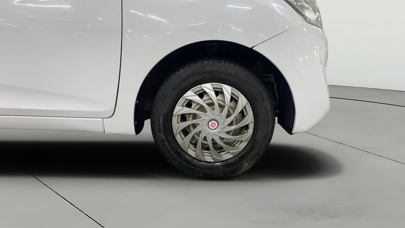 2013 Hyundai Eon ERA +, Petrol, Manual, 51,949 km, Right Front Wheel