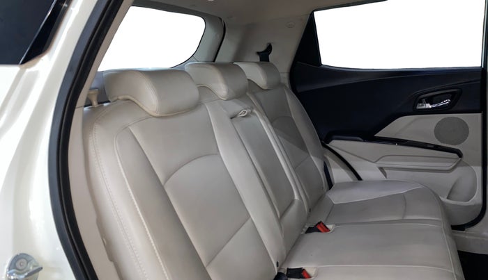 2021 Mahindra XUV300 W8 (O) 1.2 PETROL, Petrol, Manual, 67,600 km, Right Side Rear Door Cabin