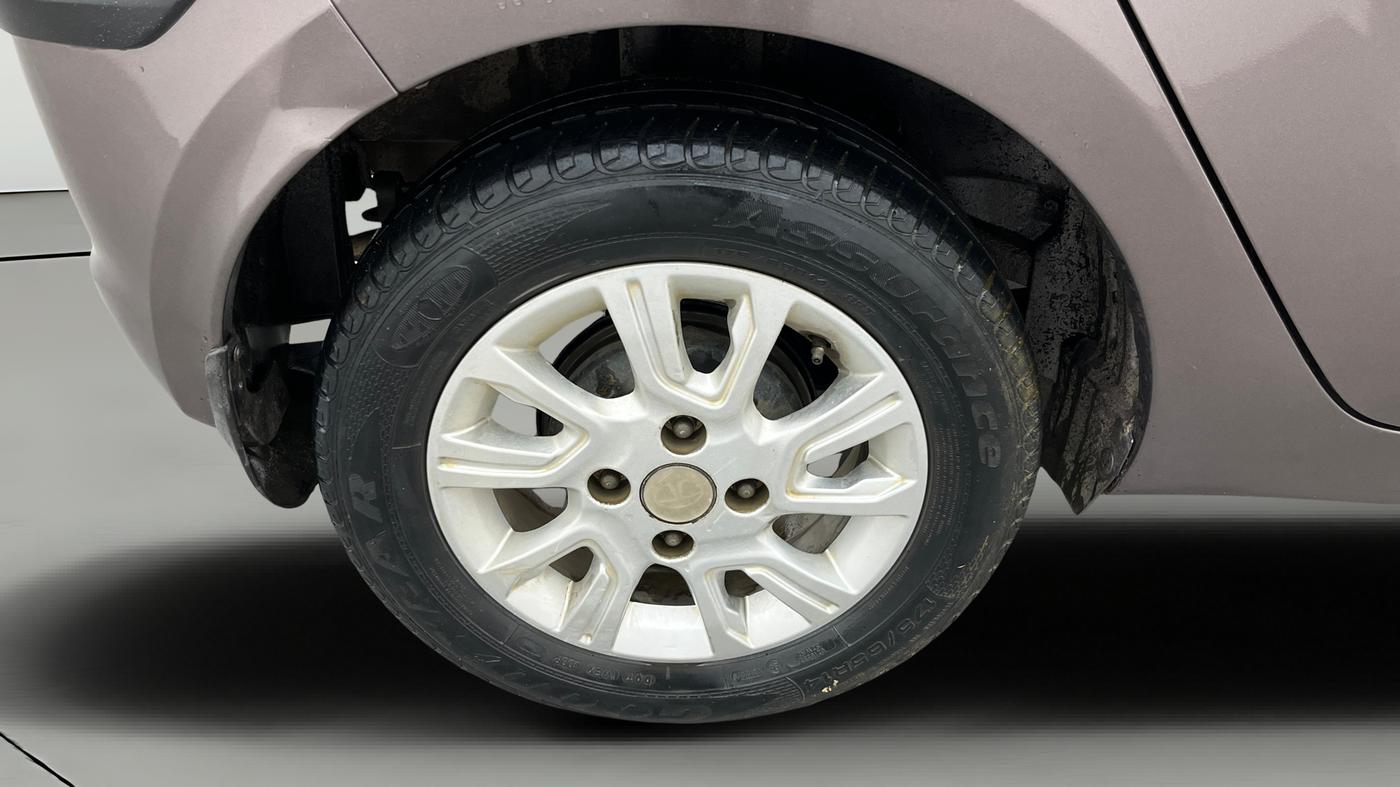 2017 Tata Tiago XZA PETROL, Petrol, Automatic, 54,867 km, Right Rear Wheel