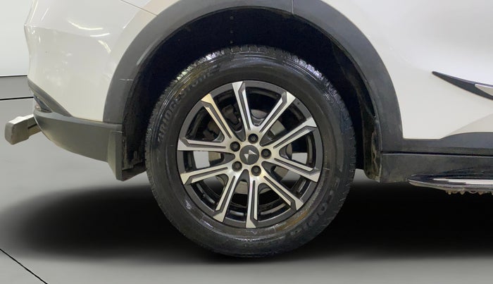 2022 Mahindra XUV700 AX 7 D MT 7 STR, Diesel, Manual, 46,340 km, Right Rear Wheel