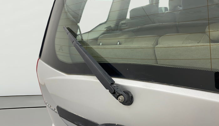 2015 Mahindra XUV500 W10, Diesel, Manual, 1,25,739 km, Rear Wiper