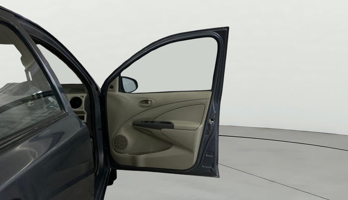 2016 Toyota Etios Liva GD, Diesel, Manual, 1,08,063 km, RHS Front Door