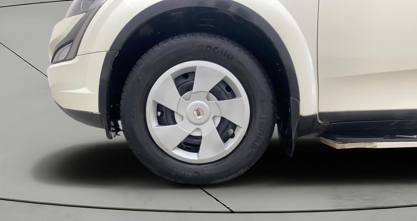 2020 Mahindra XUV500 W7, Diesel, Manual, 79,758 km, Left Front Wheel