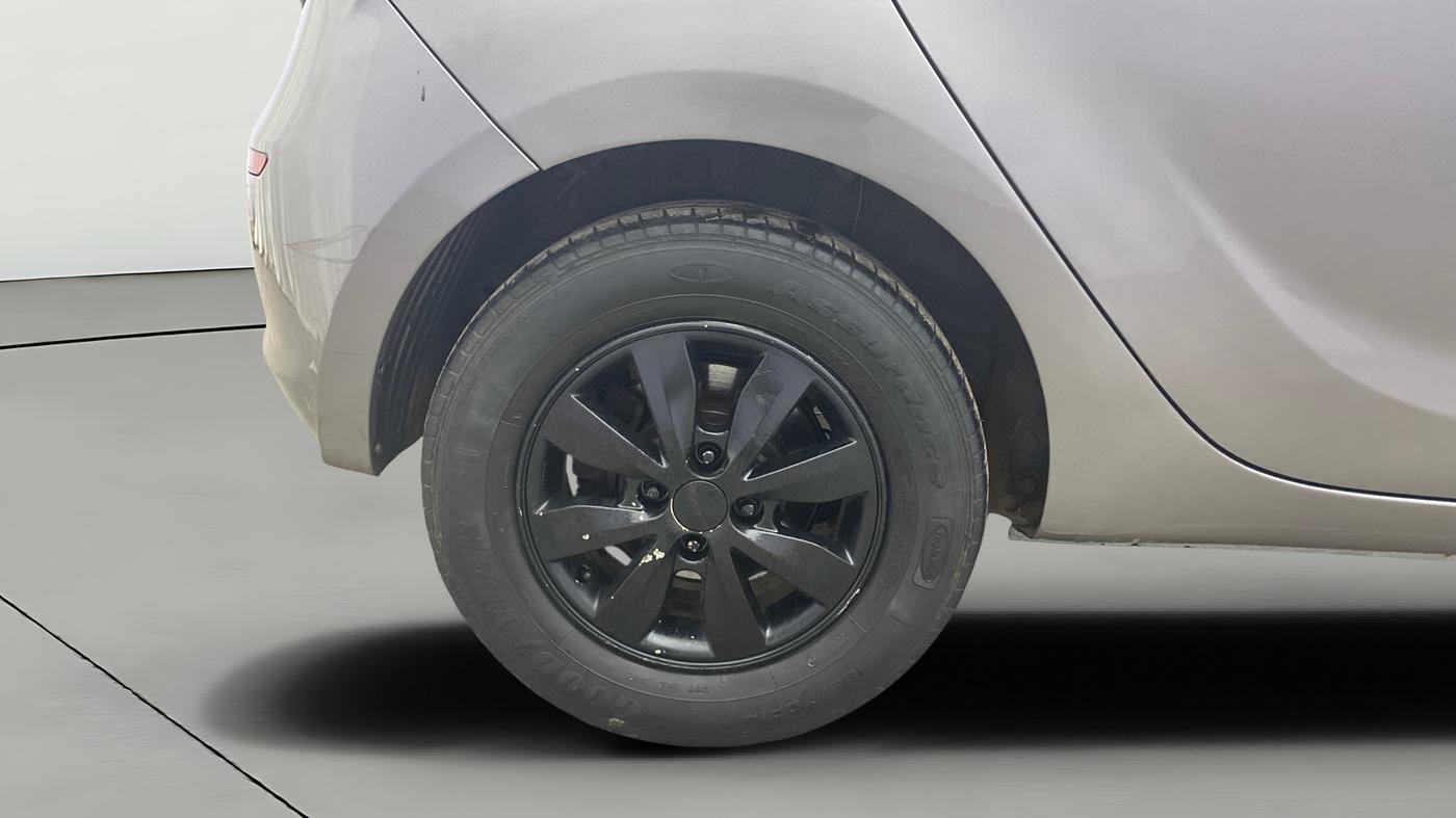 2014 Hyundai Elite i20 SPORTZ 1.4 CRDI, Diesel, Manual, 1,37,256 km, Right Rear Wheel