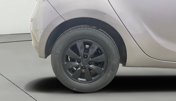 2014 Hyundai Elite i20 SPORTZ 1.4 CRDI, Diesel, Manual, 1,37,256 km, Right Rear Wheel