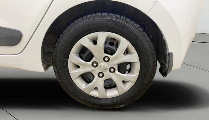 2016 Hyundai Grand i10 MAGNA AT 1.2 KAPPA VTVT, CNG, Automatic, 88,567 km, Left Rear Wheel