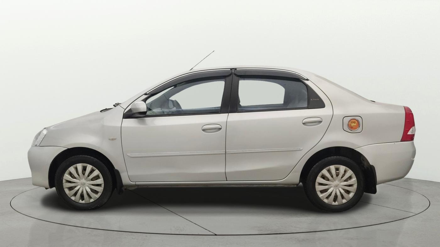 2014 Toyota Etios G, Petrol, Manual, 1,15,972 km, Left Side