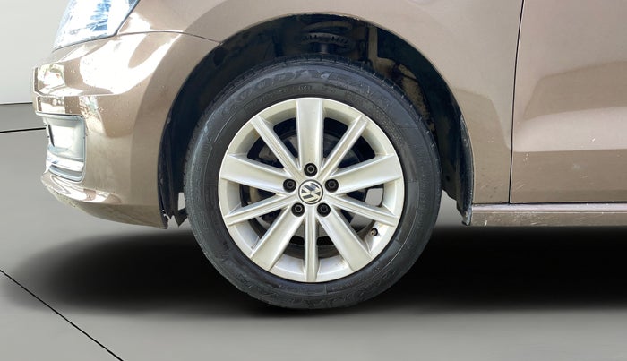2015 Volkswagen Vento HIGHLINE PETROL AT, Petrol, Automatic, 51,090 km, Left Front Wheel
