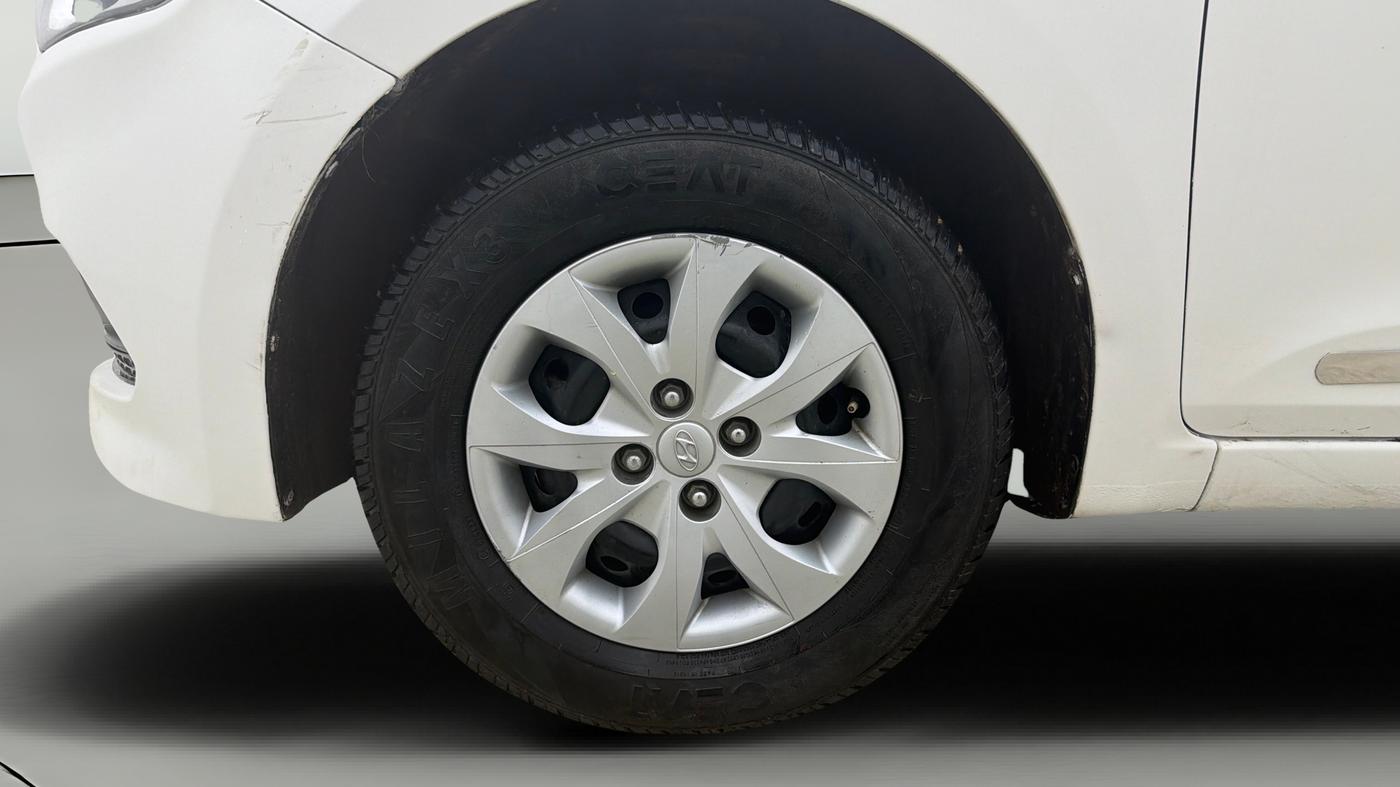 2016 Hyundai Elite i20 MAGNA 1.2, Petrol, Manual, 49,208 km, Left Front Wheel