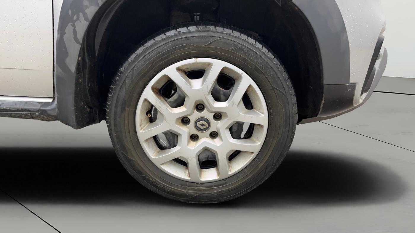 2020 Renault Duster RXS 1.5 PETROL MT, Petrol, Manual, 1,14,302 km, Right Front Wheel
