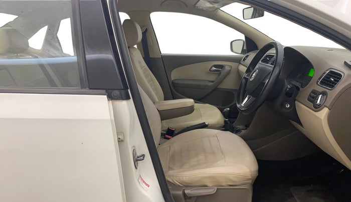 2014 Skoda Rapid ELEGANCE 1.6 MPI MT, Petrol, Manual, 1,07,359 km, Right Side Front Door Cabin