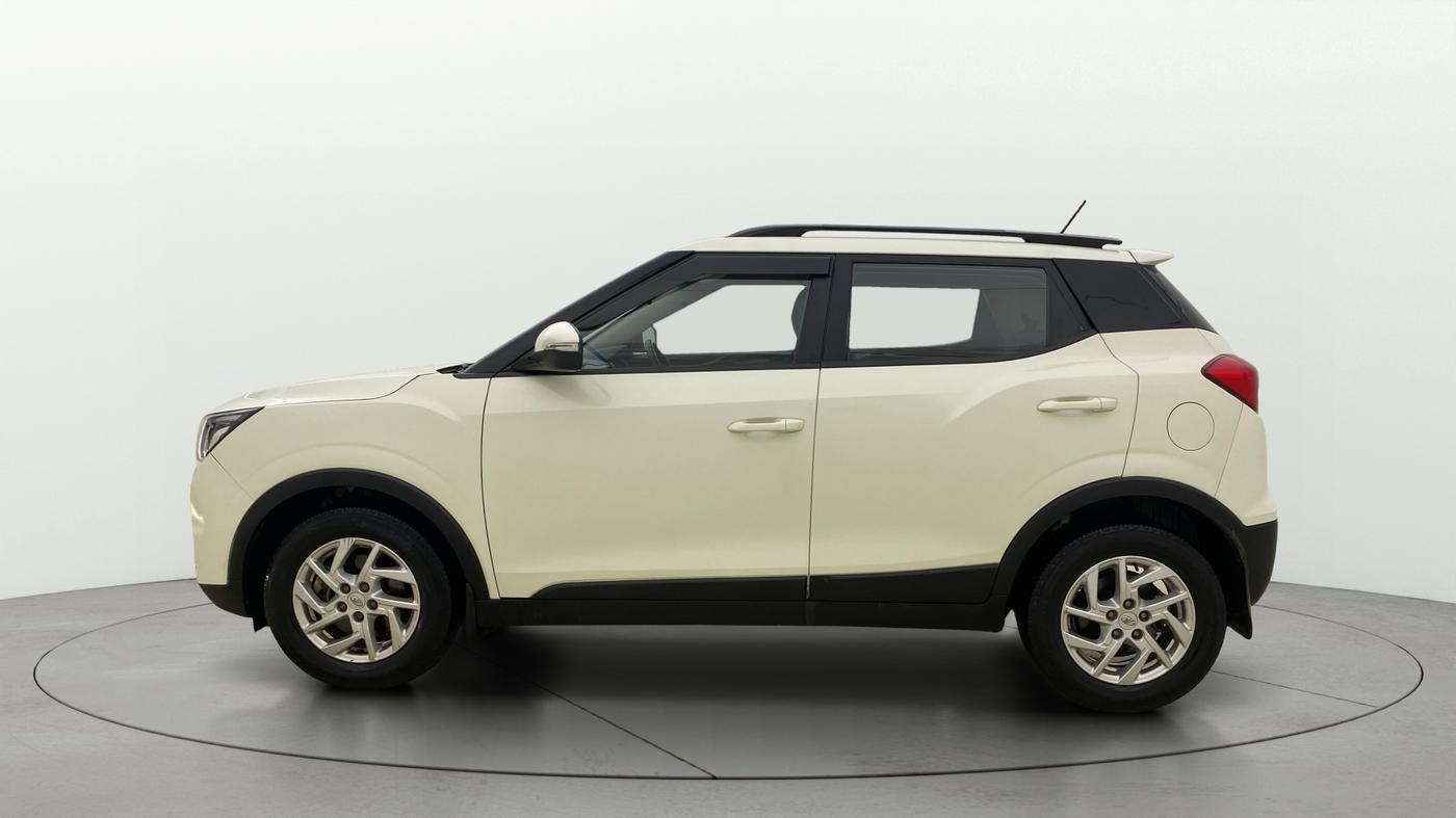 2022 Mahindra XUV300 W8 1.2 PETROL, Petrol, Manual, 62,411 km, Left Side