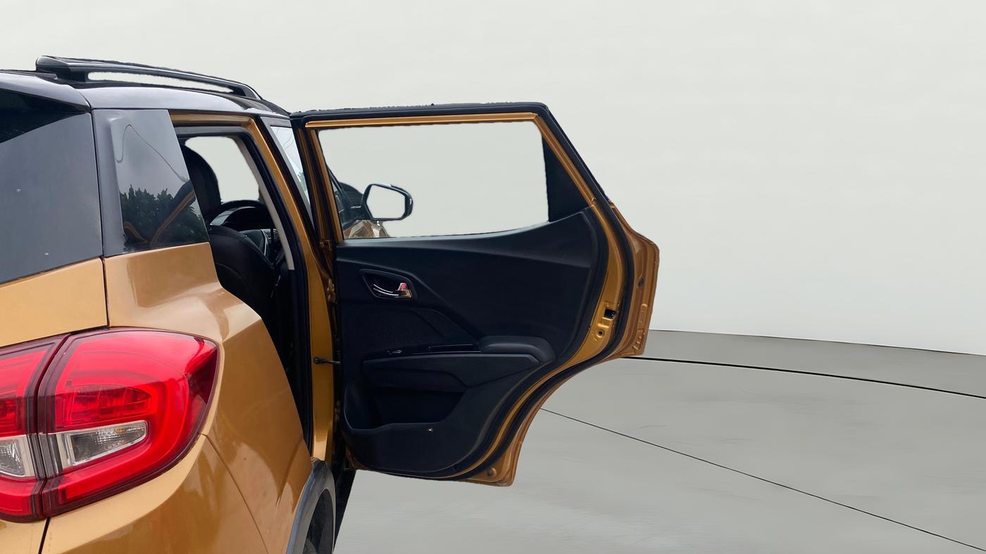 2022 Mahindra XUV300 W8(O) 1.2 PETROL DUAL TONE, Petrol, Manual, 66,105 km, RHS Rear Door