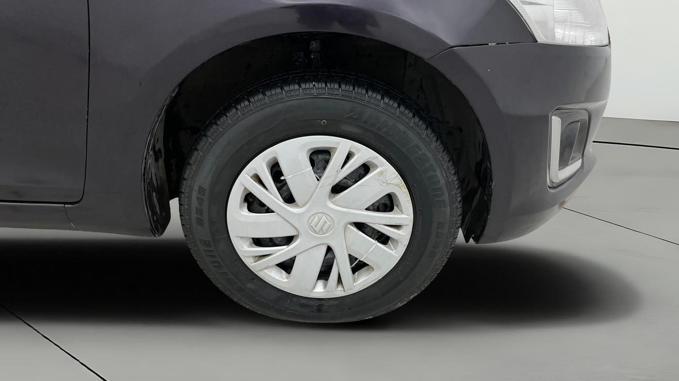 2015 Maruti Swift VXI, Petrol, Manual, 57,277 km, Right Front Wheel