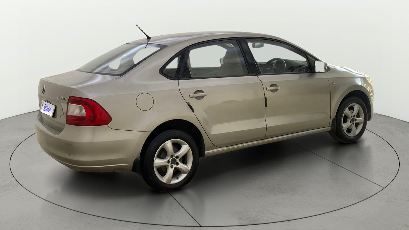 2014 Skoda Rapid 1.6 MPI AMBITION PLUS AT, Petrol, Automatic, 62,551 km, Right Back Diagonal
