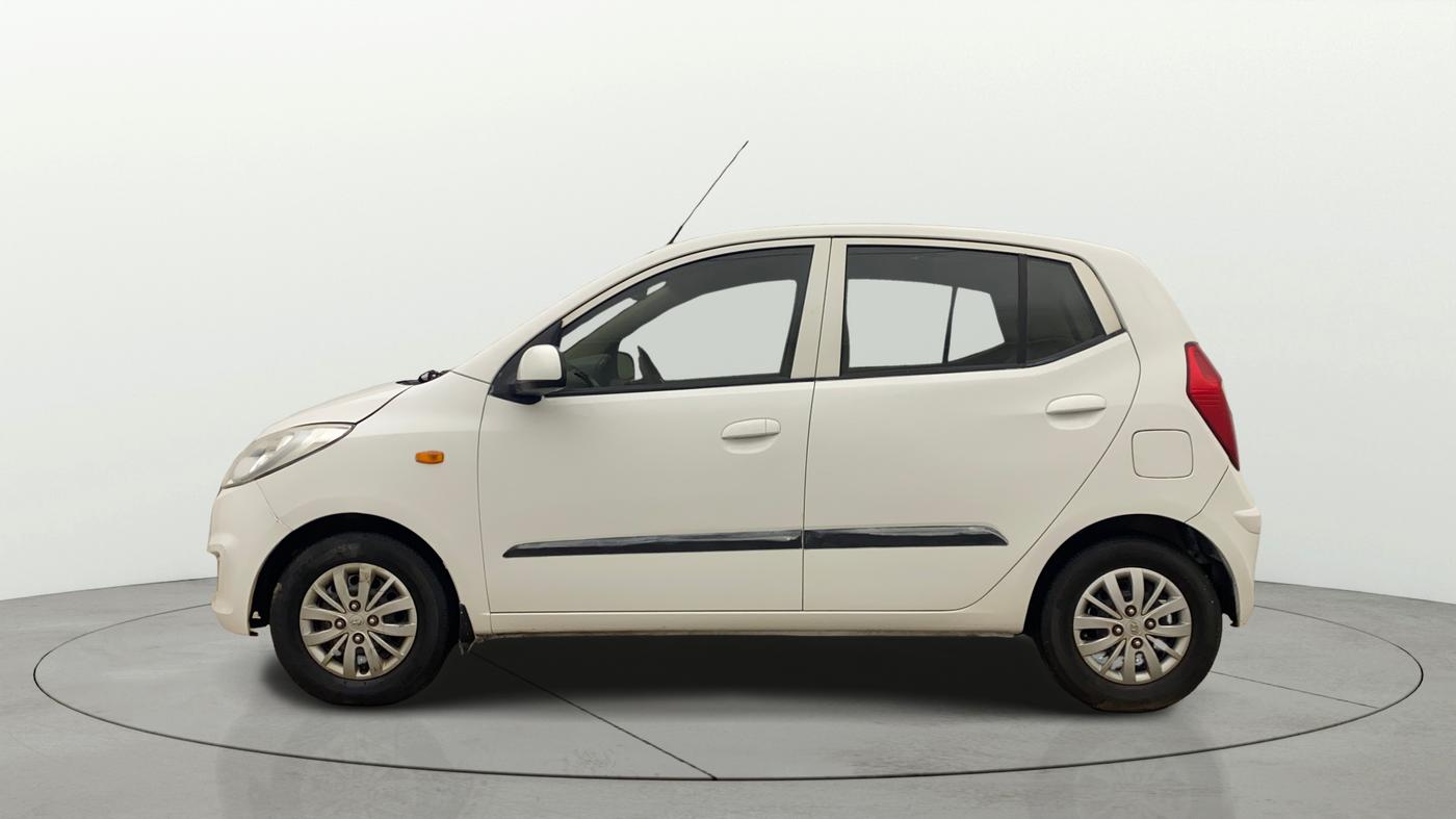 2016 Hyundai i10 SPORTZ 1.1, Petrol, Manual, 32,795 km, Left Side