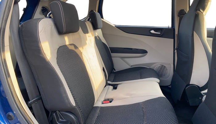 2019 Renault TRIBER RXZ, Petrol, Manual, 62,685 km, Right Side Rear Door Cabin